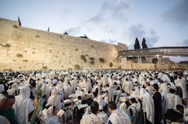 WJC President Ronald S. Lauder reacts to disruption by Jewish religious extremists of Conservative (Masorti) Tisha B'Av prayer service at Western Wall