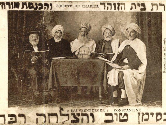 Jewish scholars of Algeria sitting around a table. (c) Wikimedia Commons