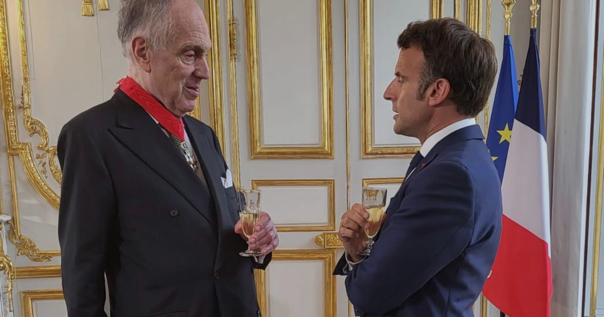 Le président du CJM, Ronald S. Lauder, accepte la plus haute distinction française