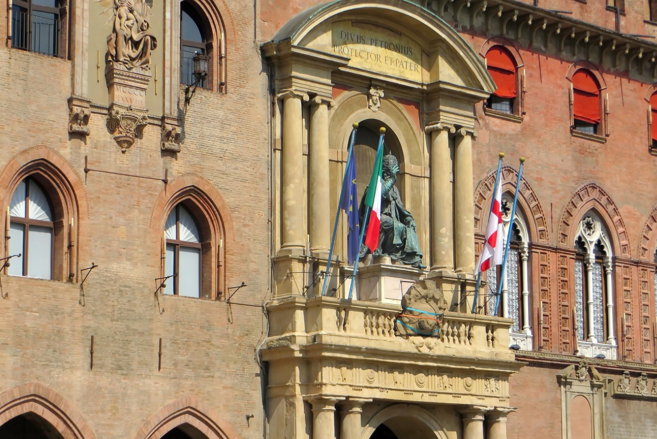 Bologna Town Hall Flies Palestinian Flag