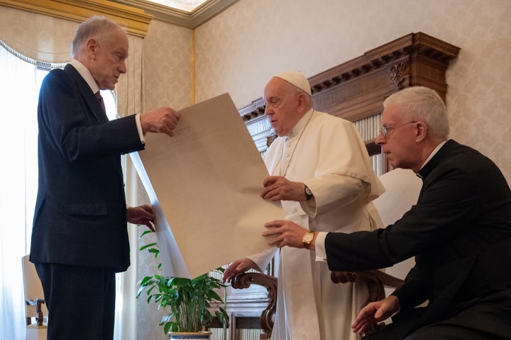 WJC President Engages With Pope Francis on Hostage Crisis
