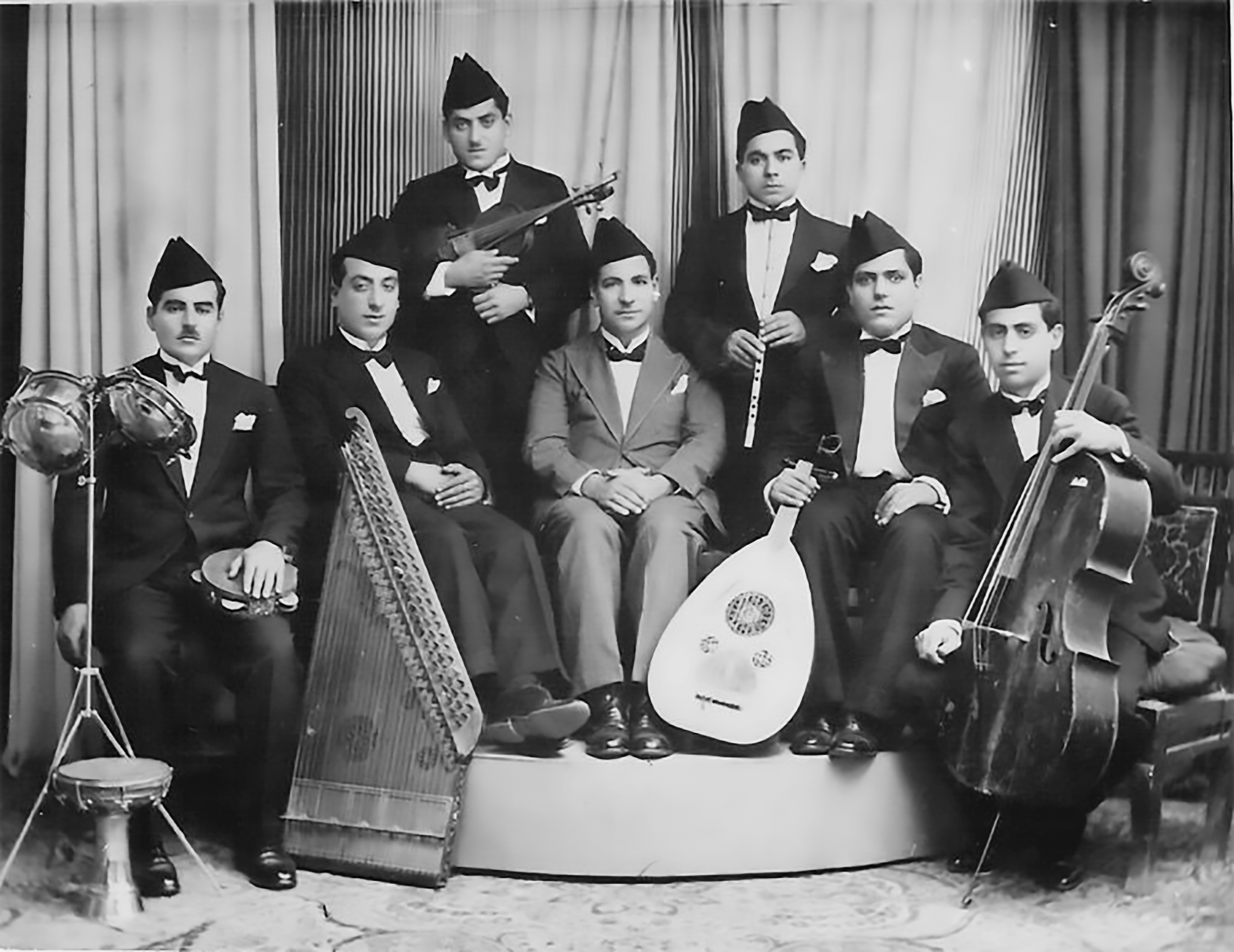 Dāʾūd & Ṣalāḥ al-Kuwaytī with Yūsuf Zaʿarūr and their group in Baghdad in 1935.