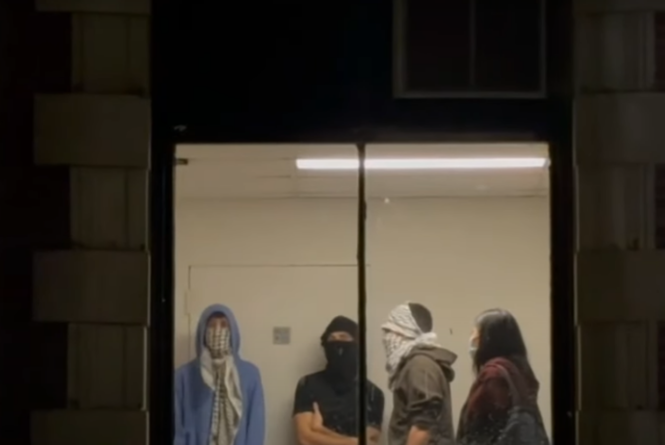 Barnard College Protestors Occupy Building Over Student Expulsion