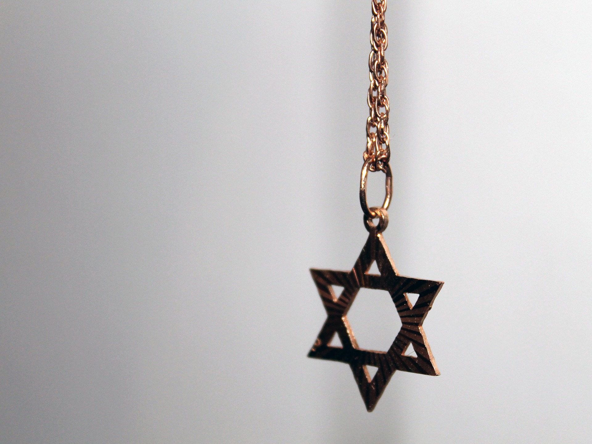 The Spread of Conspiracy Myths Online: What are the Implications for Human Rights?