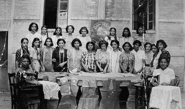 Girls learning to sew in the workshop at the Alliance School in Basra, Iraq, 1939 (c) Facebook group “עיראקים יוצאי בבל”