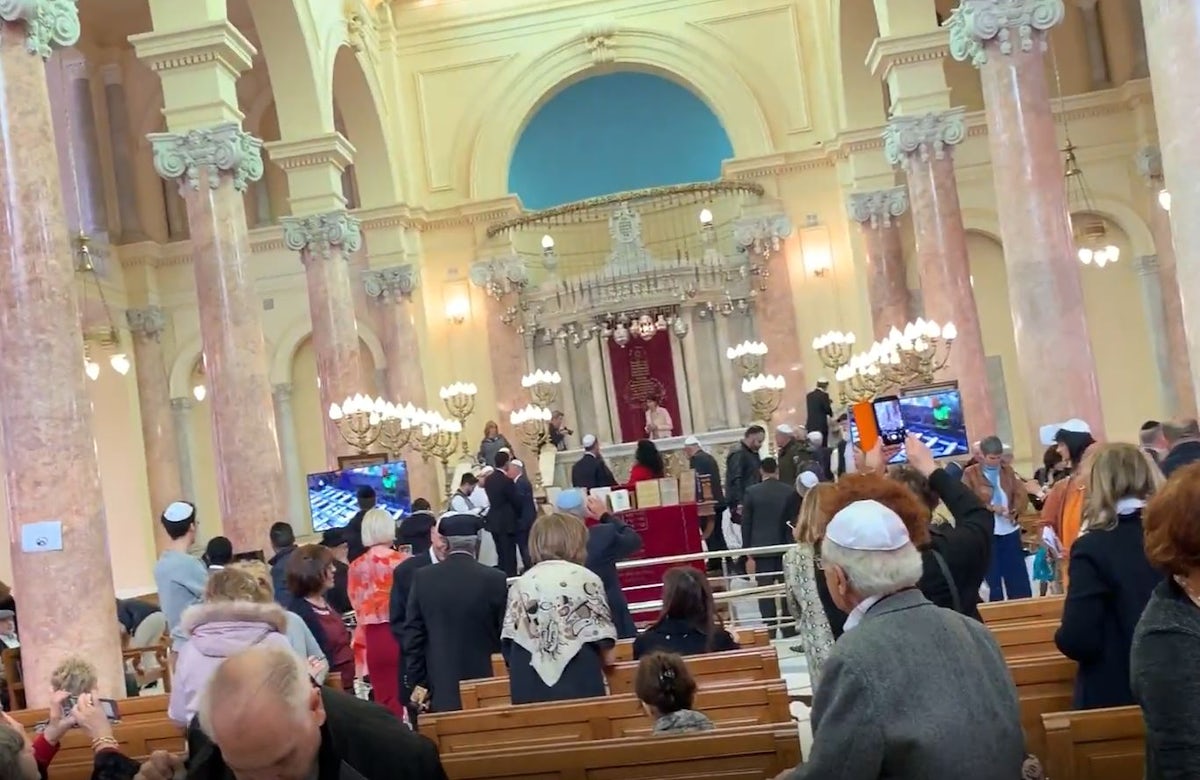 Nearly 200 Jews visit recently restored Egyptian synagogue for festive Shabbat