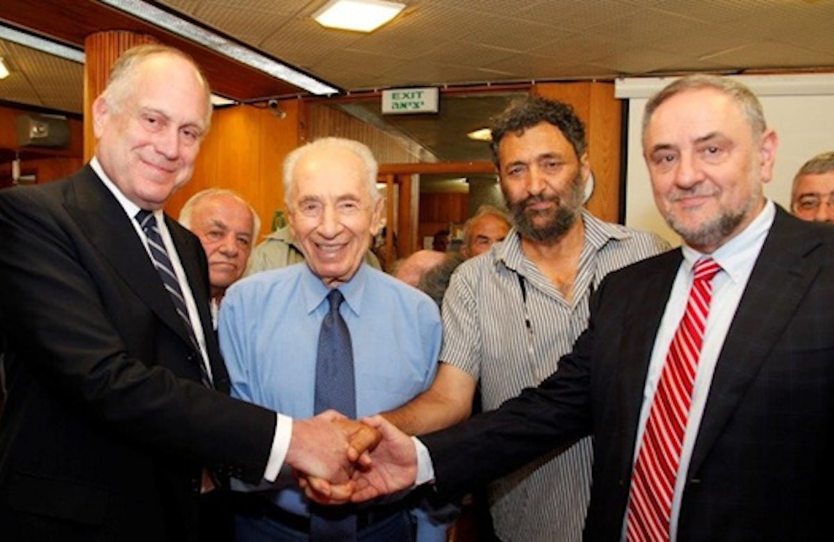Shimon Peres, 78-strong World Jewish Congress delegation pay joint solidarity visit to Israel’s battered south