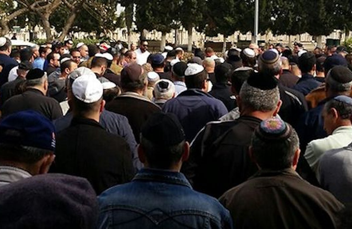 500 Israelis attend funeral of Holocaust survivor on Yom HaShoah following invitation via Facebook