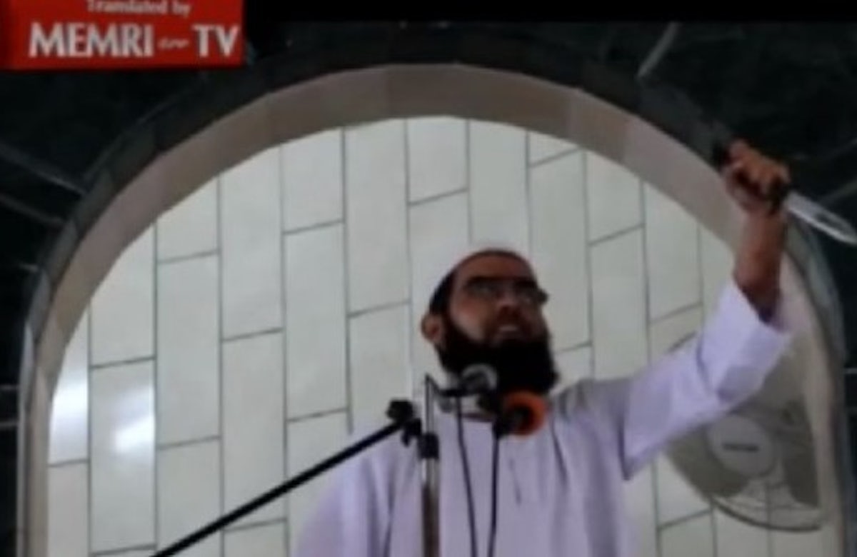 Gaza cleric calls on Palestinians to stab Jews