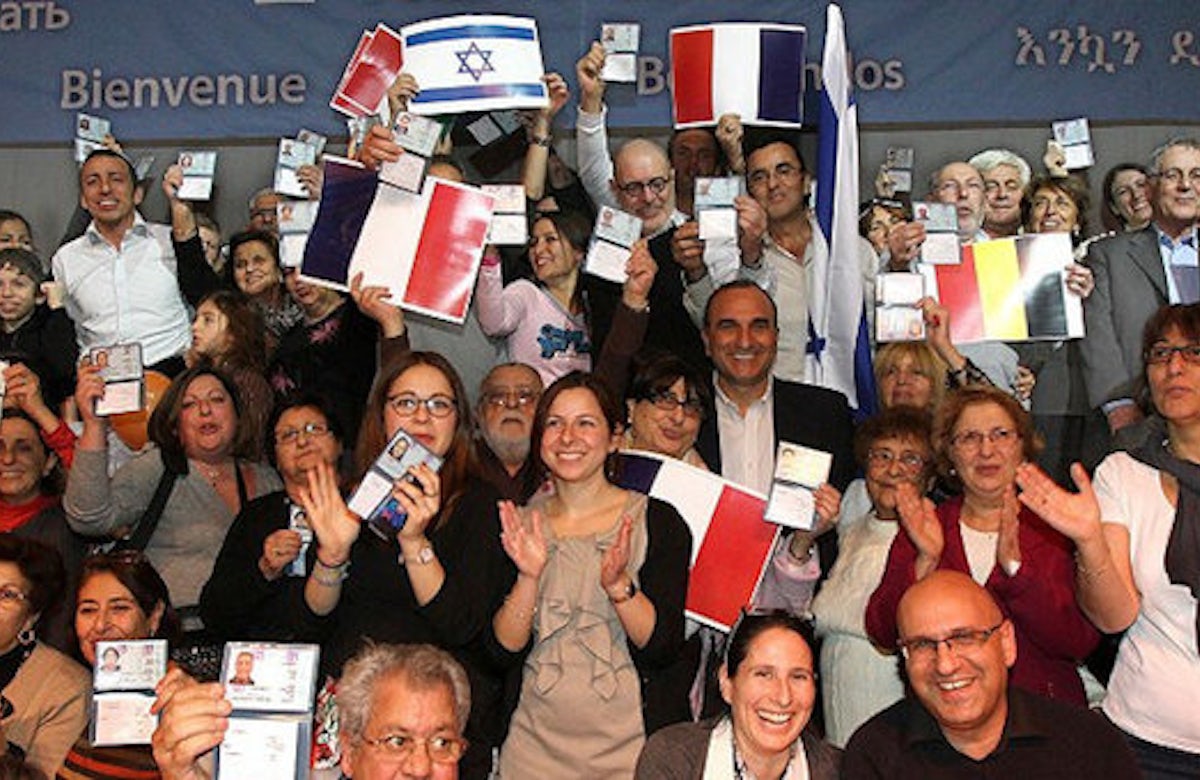 Record number of French Jews make aliyah in 2015 - but fewer than predicted