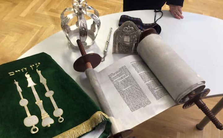 Brno Jewish community unveils new Torah scroll - JTA