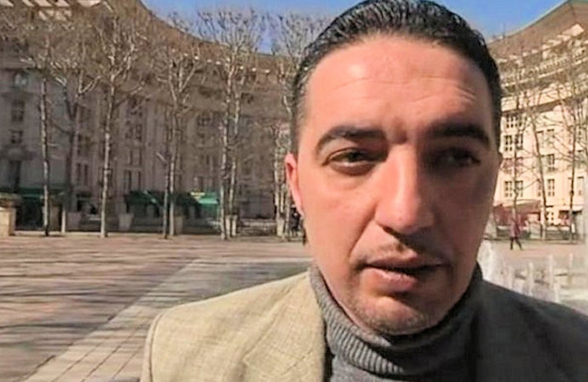 French politician marks his Twitter account as 'forbidden to dogs and Jews'