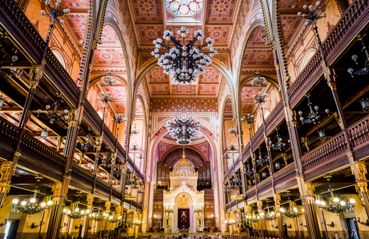 Dohány Street Synagogue in Budapest wins recognition with European Heritage title