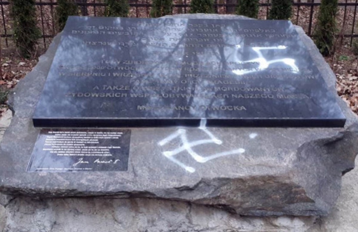 WJC thanks local Polish priest for swiftly cleaning desecrated Jewish monument