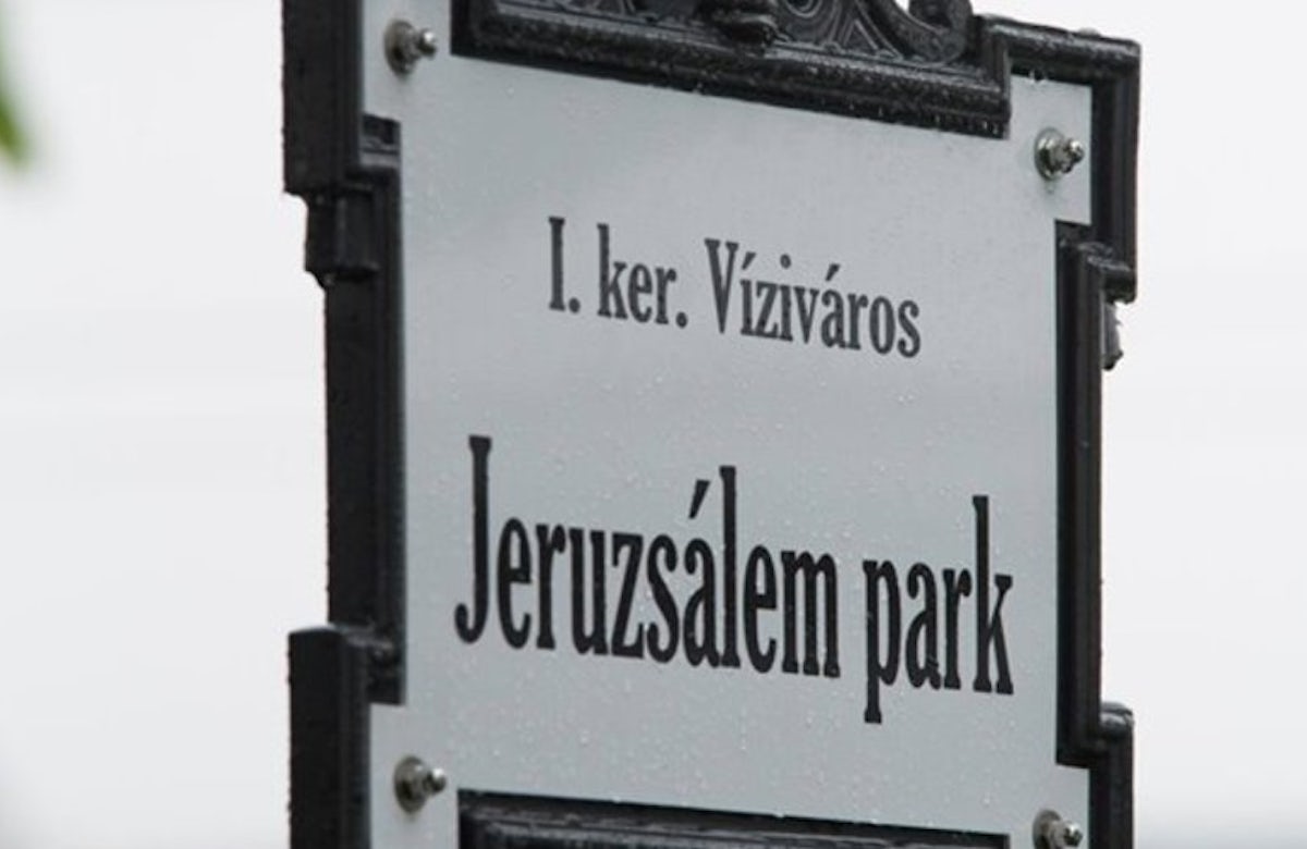 At initiative of Hungarian Jewish community, central Budapest park renamed ‘Jerusalem Park’