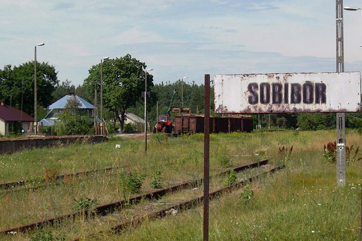 Last survivor of Sobibor death camp uprising dies, aged 97