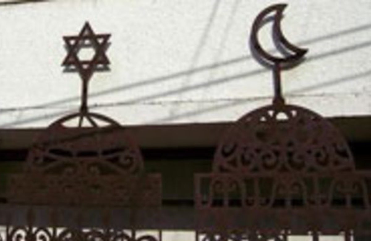 Mosques and synagogues in North America and Europe twin