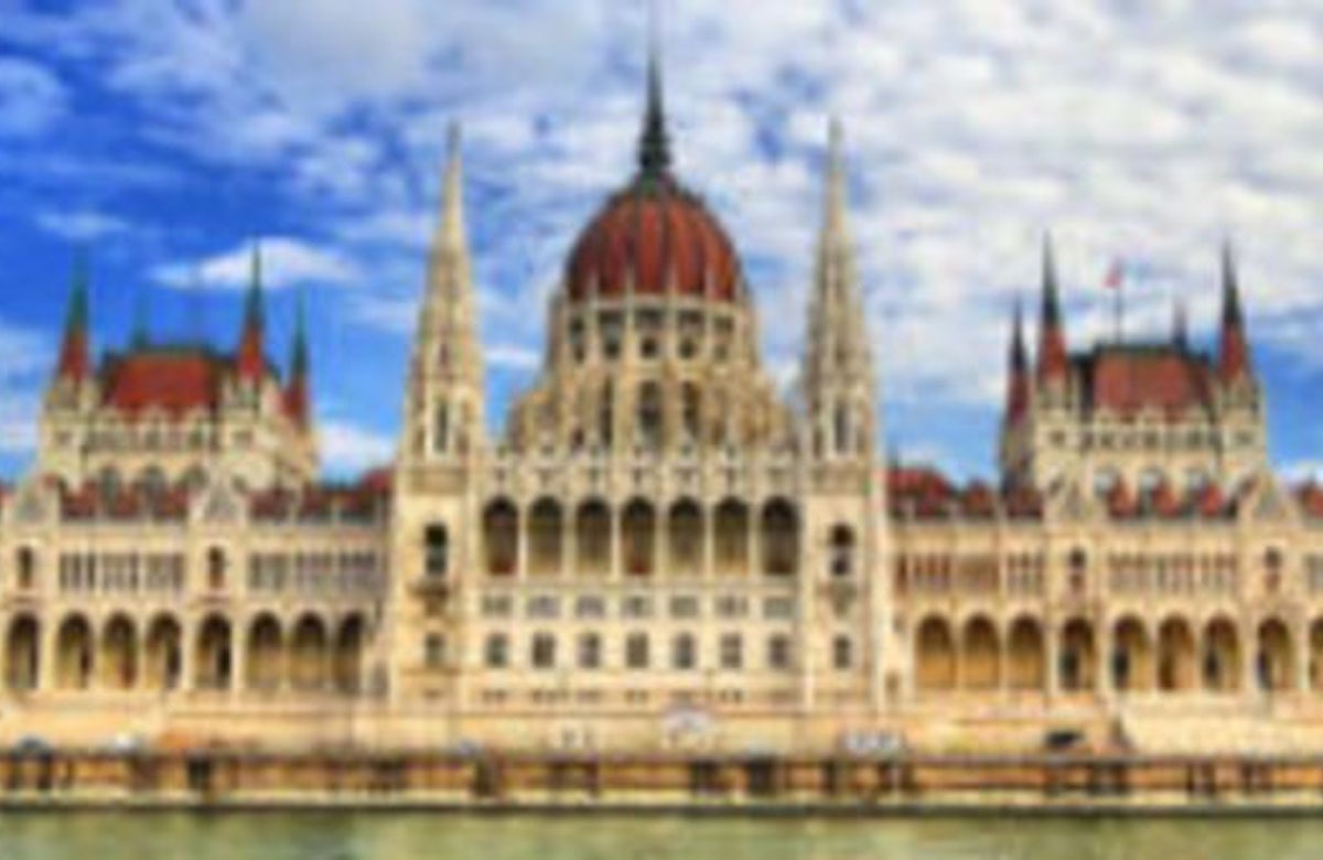 Hungarian parliament votes in favor of penalizing Holocaust denial