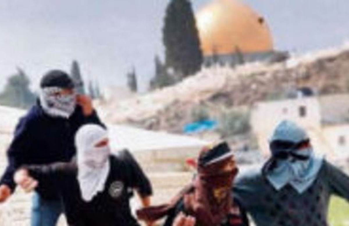 Palestinians stage violent riots in Jerusalem after Hamas calls for new Intifada