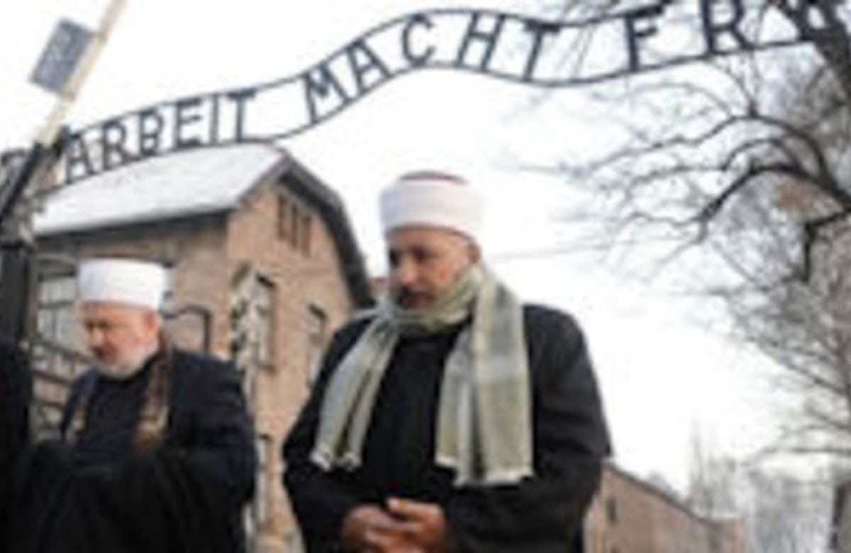 Muslim leaders pay visit to Auschwitz together with survivors, statesmen and Christian clerics